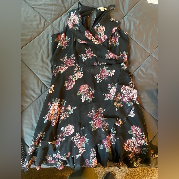miami Dresses & Skirts - Summer floral dress- M